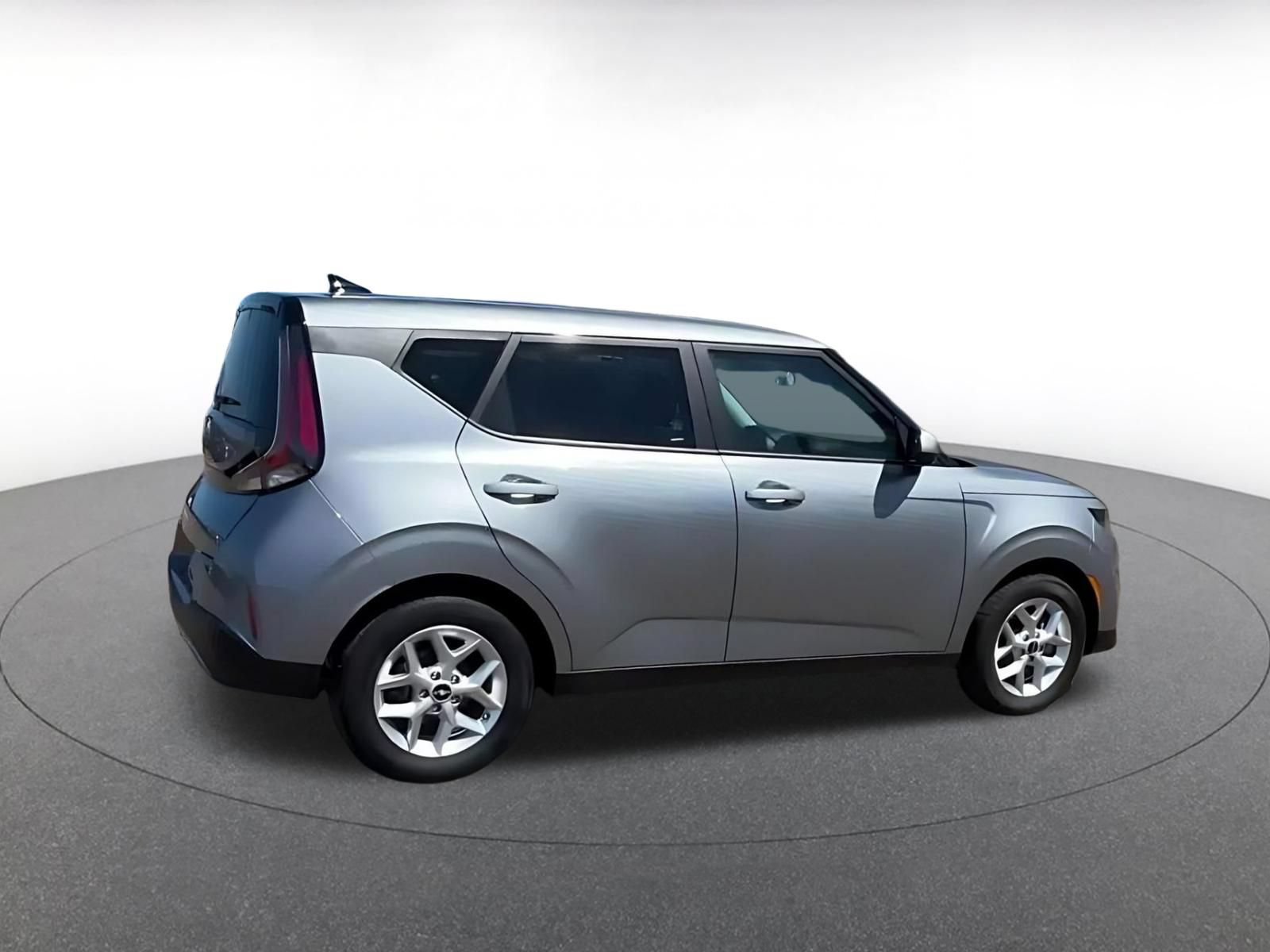 Used 2025 Kia Soul LX w/ LX Technology Package FWD image 15