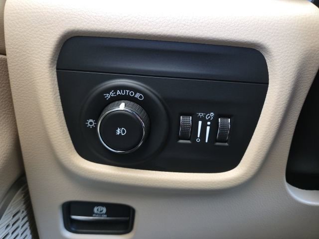 Used 2022 Jeep Grand Cherokee L Limited w/ Luxury Tech Group II image 61