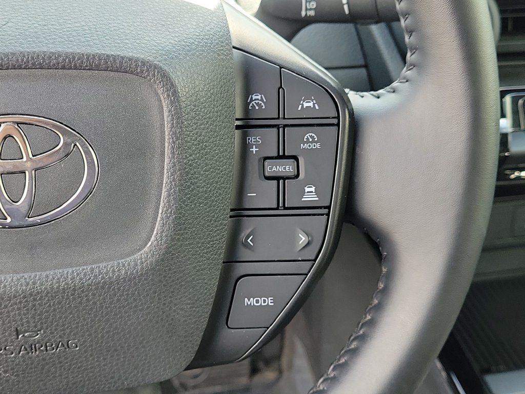 Used 2025 Toyota Prius LE FWD image 29