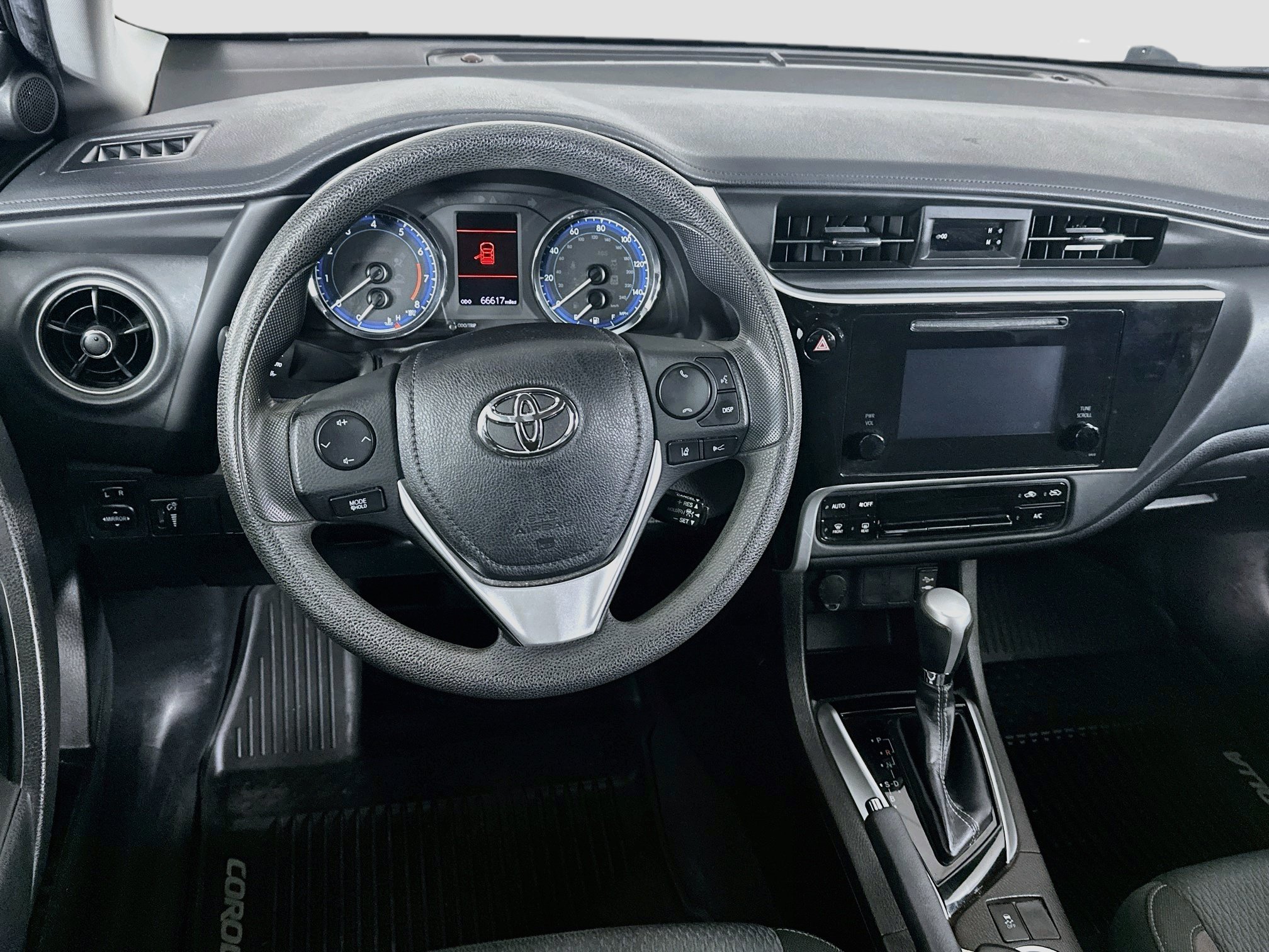 Used 2018 Toyota Corolla LE FWD image 17