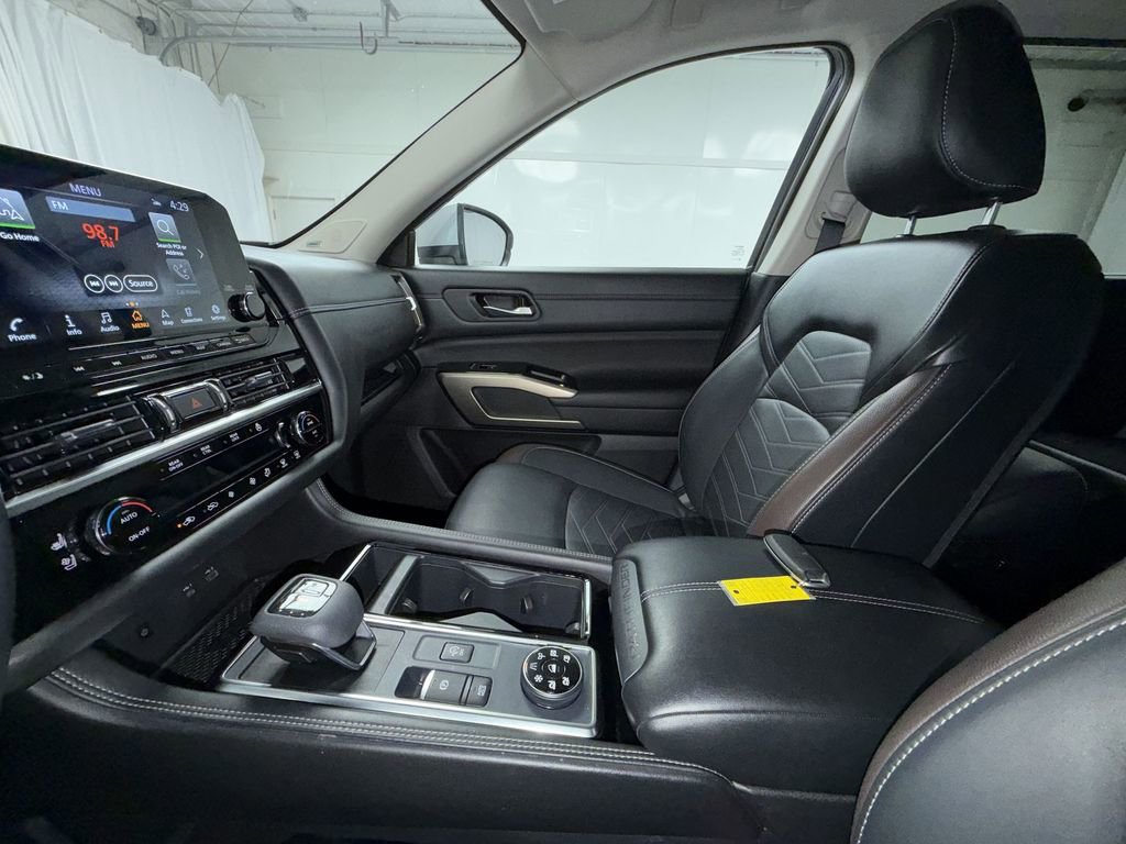 Used 2023 Nissan Pathfinder Platinum w/ Lighting Package (N93) AWD/4WD image 22