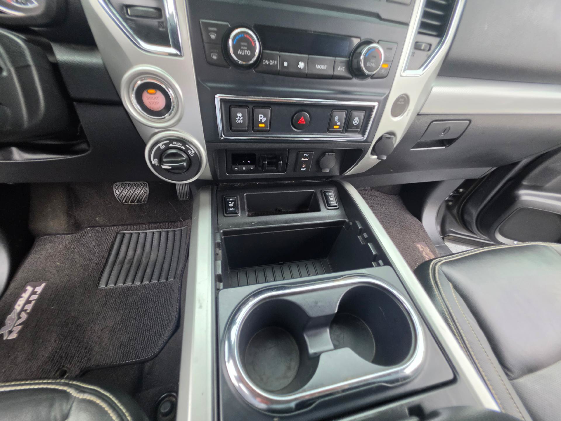 Used 2017 Nissan Titan PRO-4X w/ Pro-4x Convenience Package AWD/4WD image 13
