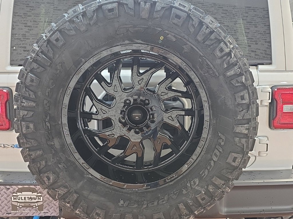 Used 2022 Jeep Wrangler Unlimited Sahara 4xe image 14