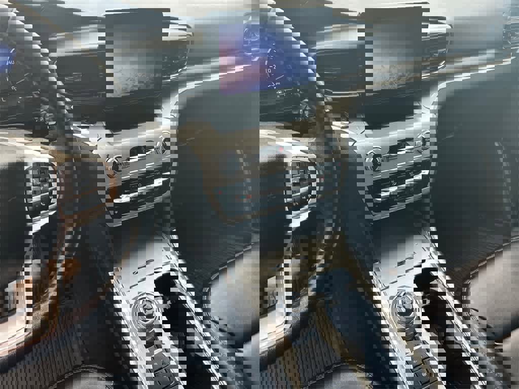 Used 2022 Ford Explorer XLT w/ Equipment Group 202A image 15