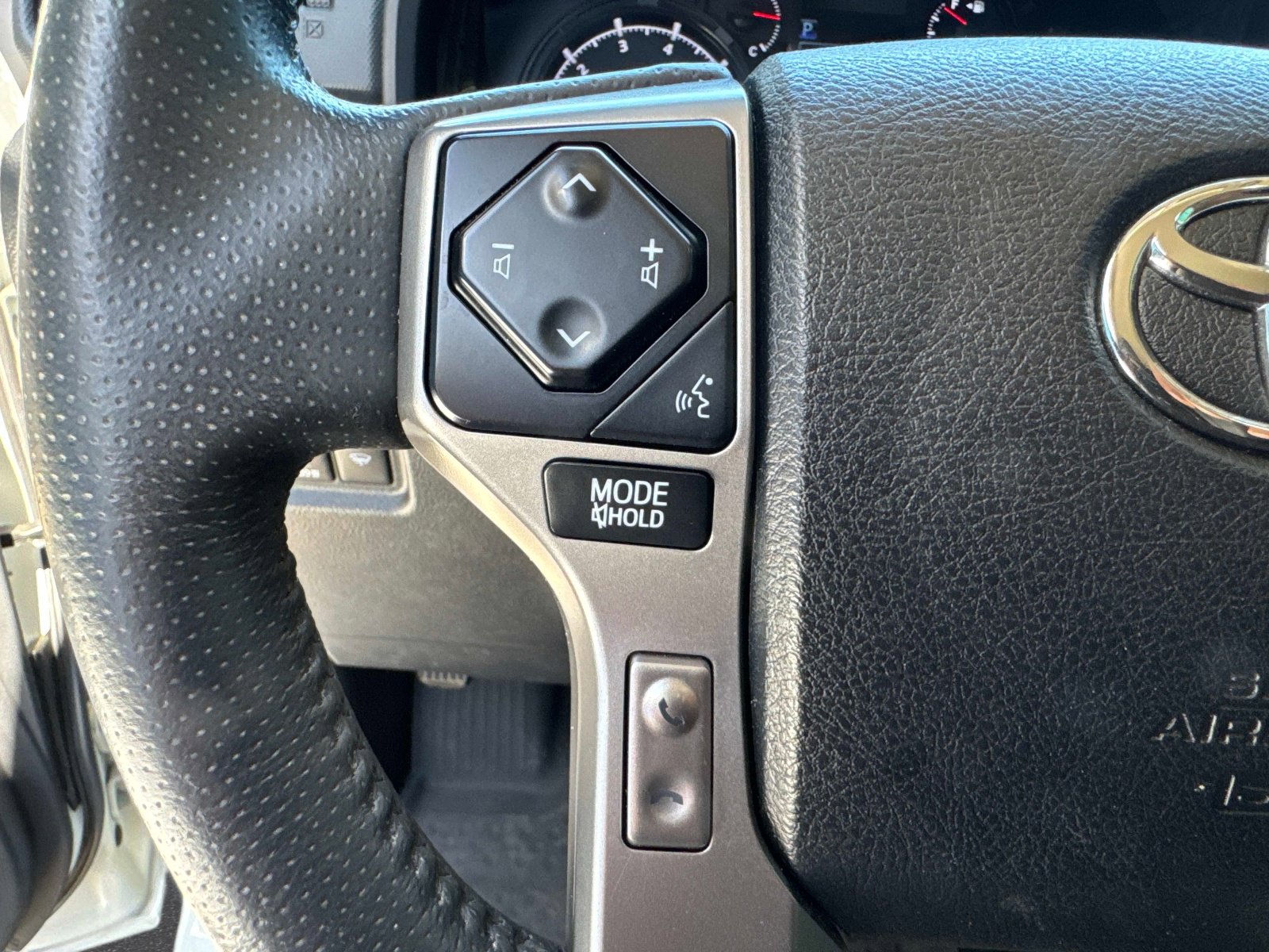 Used 2022 Toyota 4Runner SR5 AWD/4WD image 31