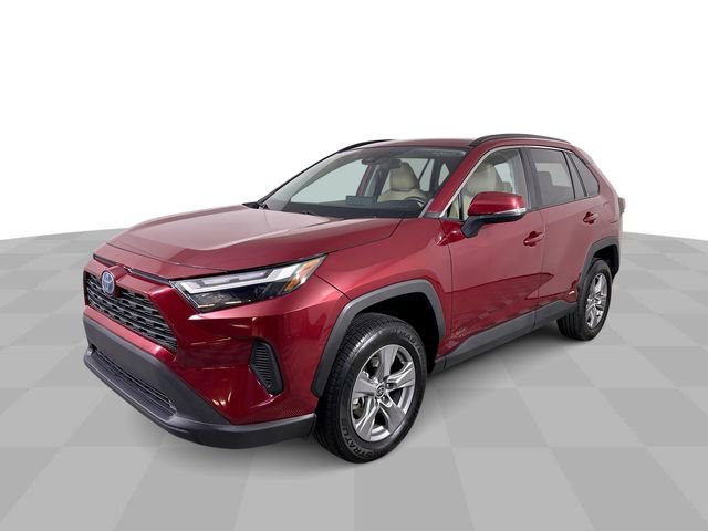 Used 2022 Toyota RAV4 XLE w/ Convenience Package image 4