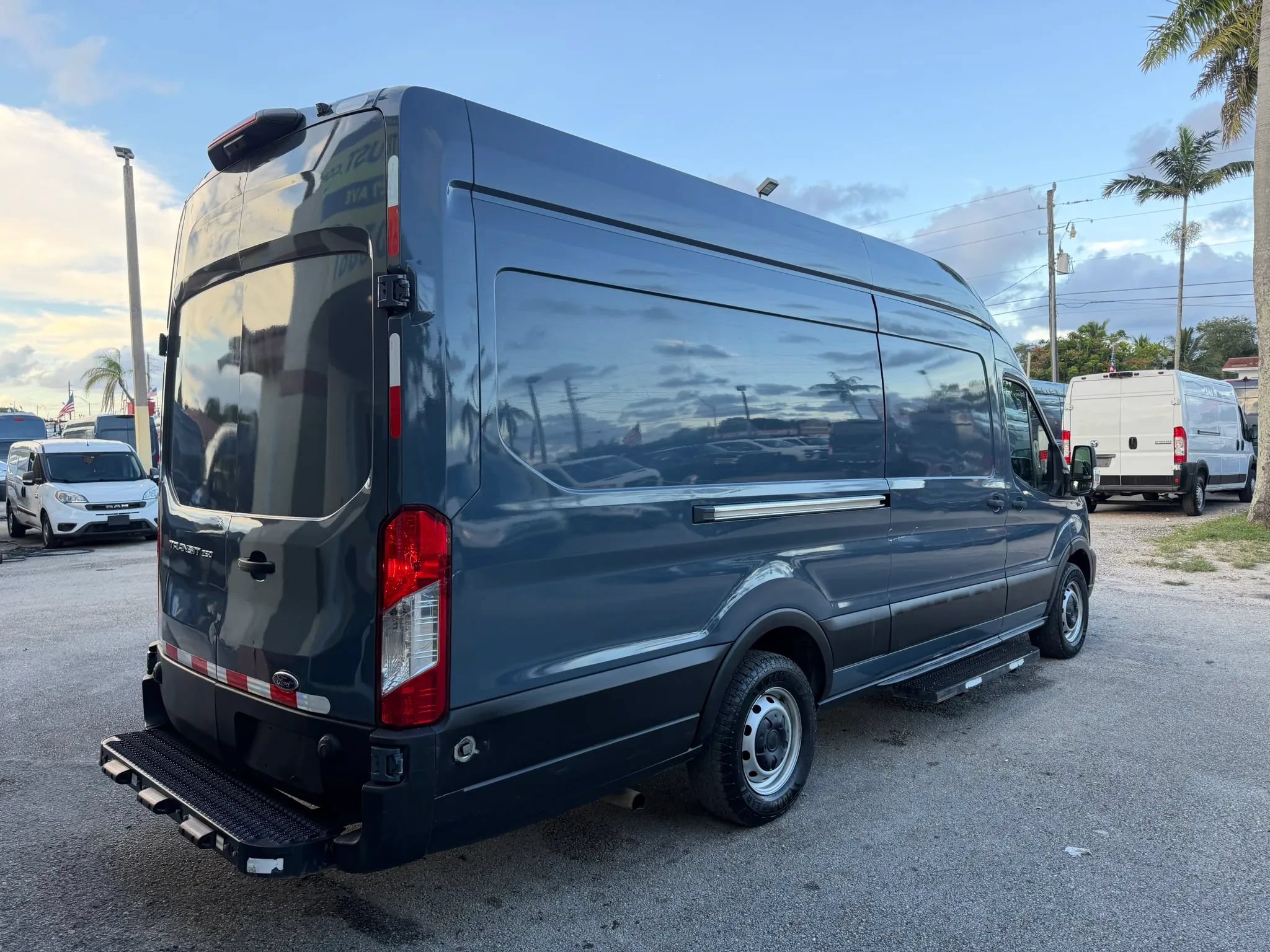Used 2020 Ford Transit 250 148 High Roof Extended RWD image 7