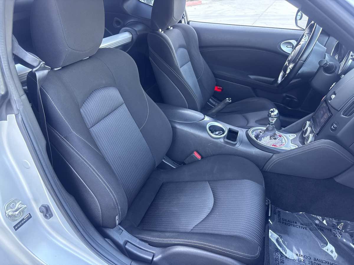 Used 2013 Nissan 370Z Coupe RWD image 14