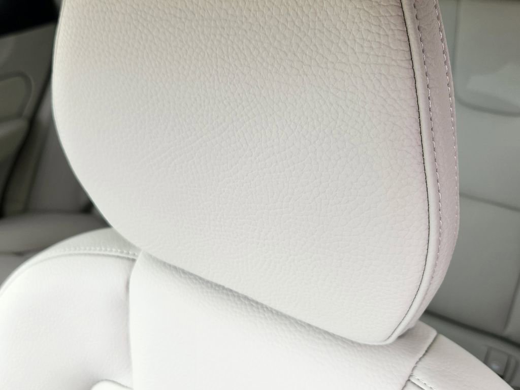 Used 2025 Volvo XC60 T8 Plus w/ Protection Package Premier image 5