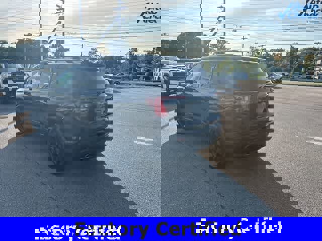 Certified 2023 GMC Acadia SLE w/ Driver Convenience Package image 5