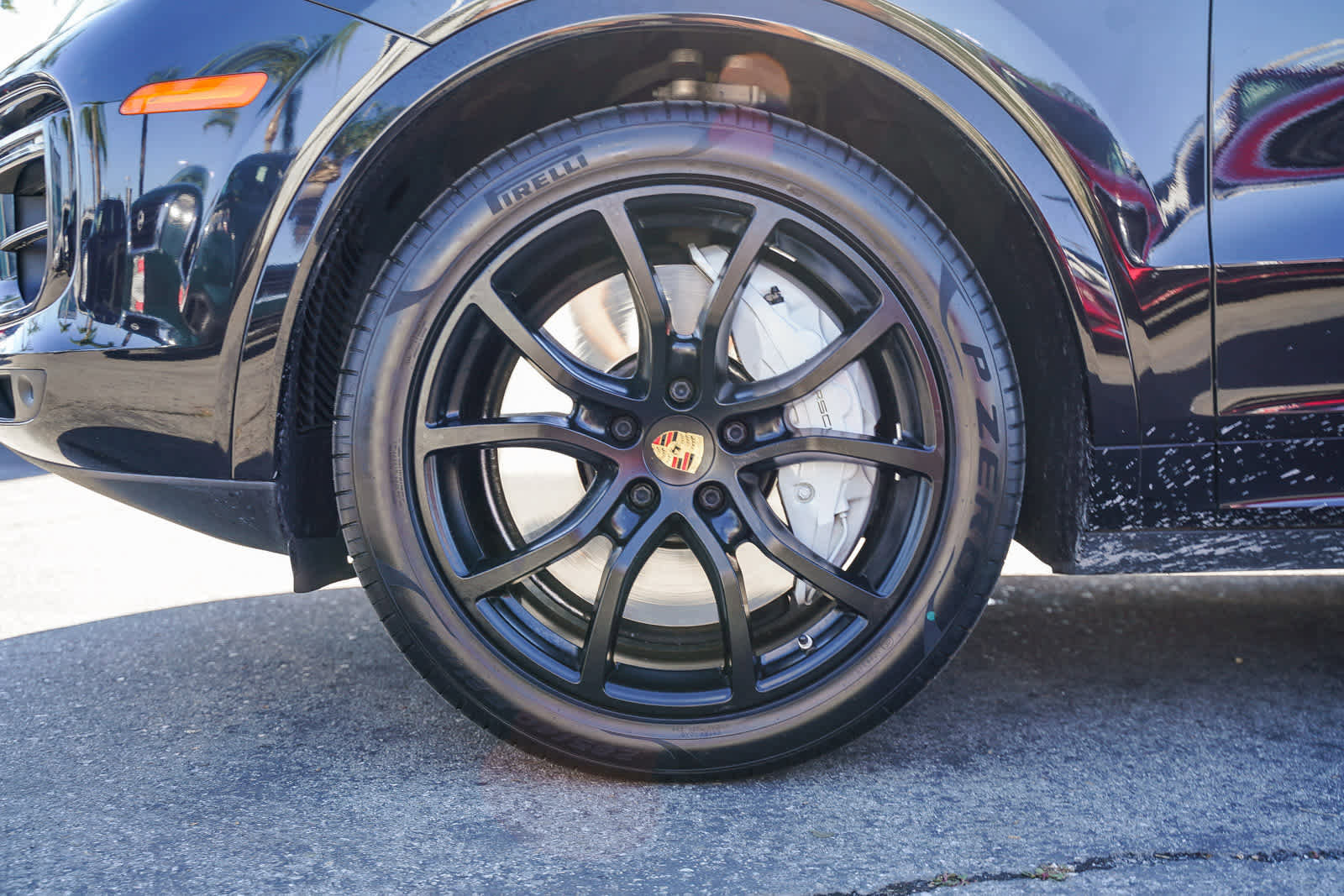 Used 2020 Porsche Cayenne Turbo image 9