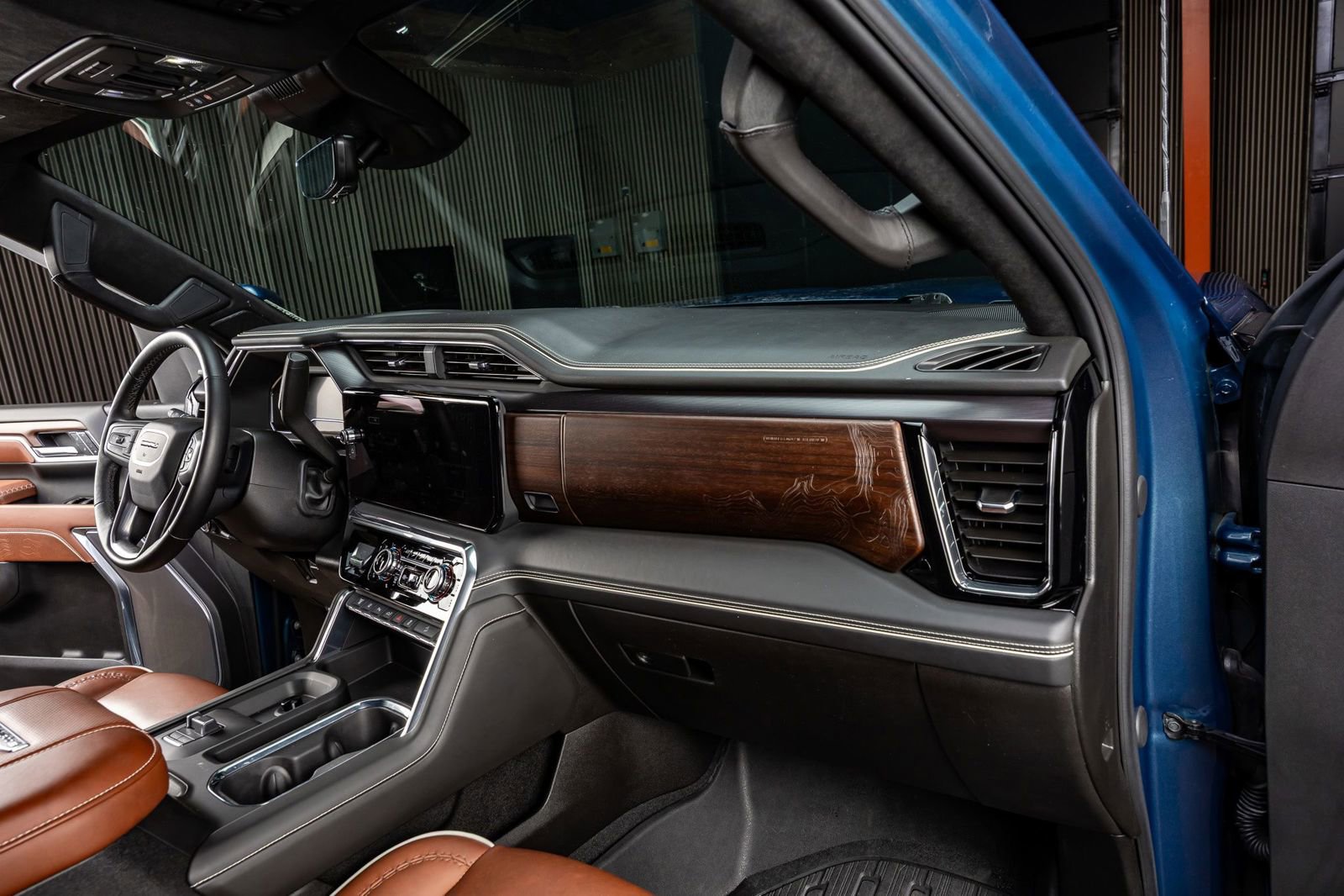 Used 2025 GMC Sierra 2500 Denali Ultimate w/ Max Trailering Package image 15