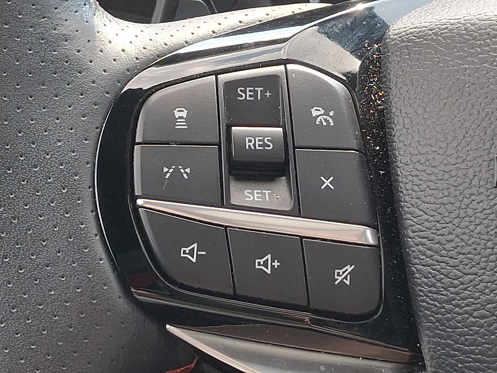Used 2025 Ford Explorer ST AWD/4WD image 23