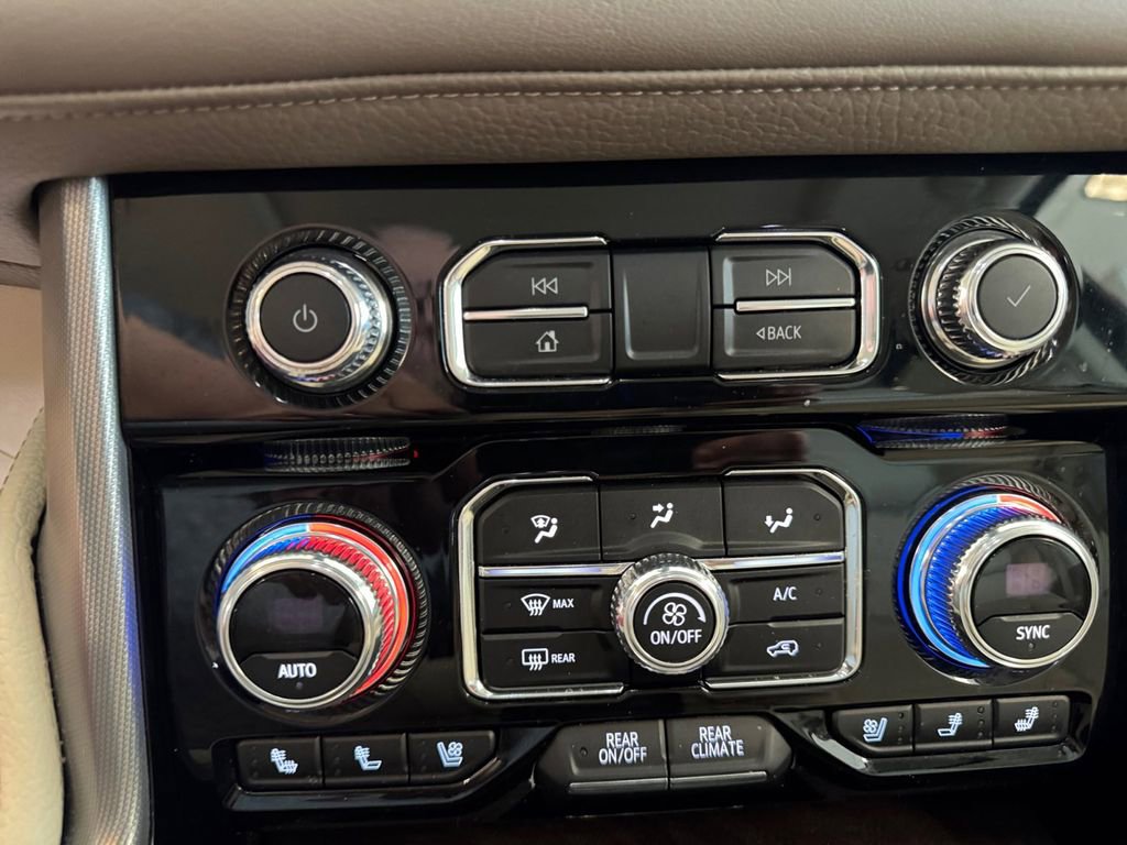 Used 2021 GMC Yukon Denali w/ Denali Premium Package AWD/4WD image 22