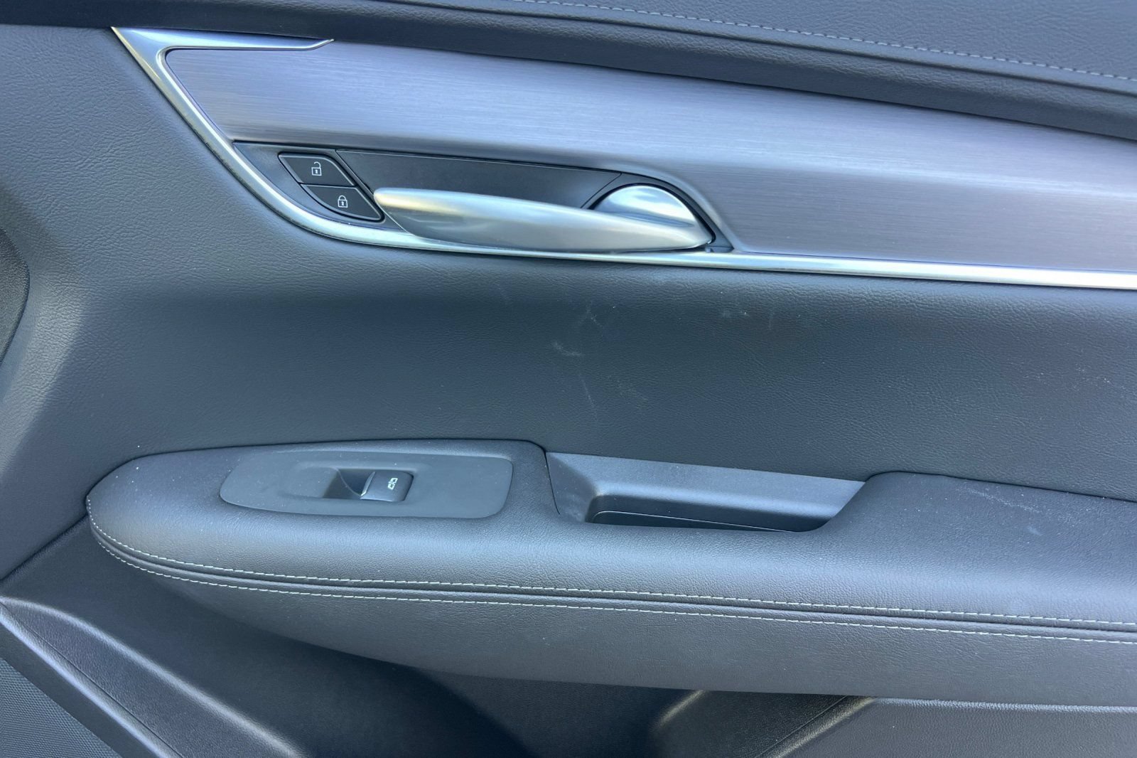 Used 2025 Cadillac XT5 Luxury w/ LPO, Floor Liner Package FWD image 21