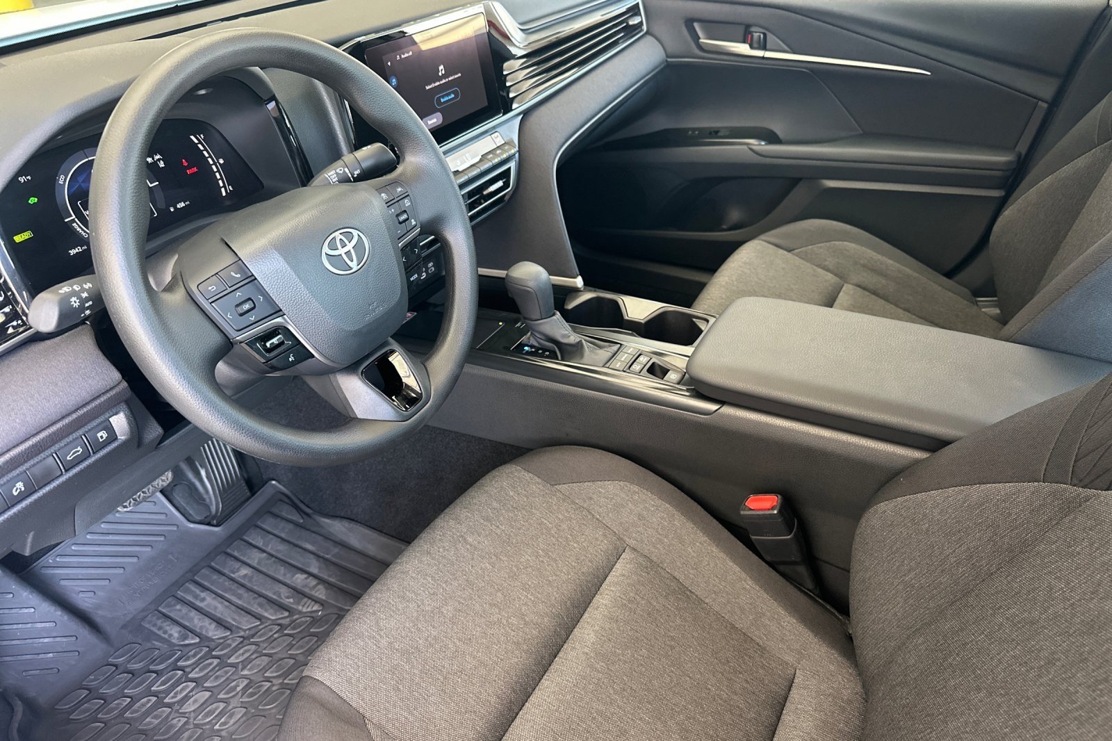 Used 2026 Toyota Camry LE FWD image 9