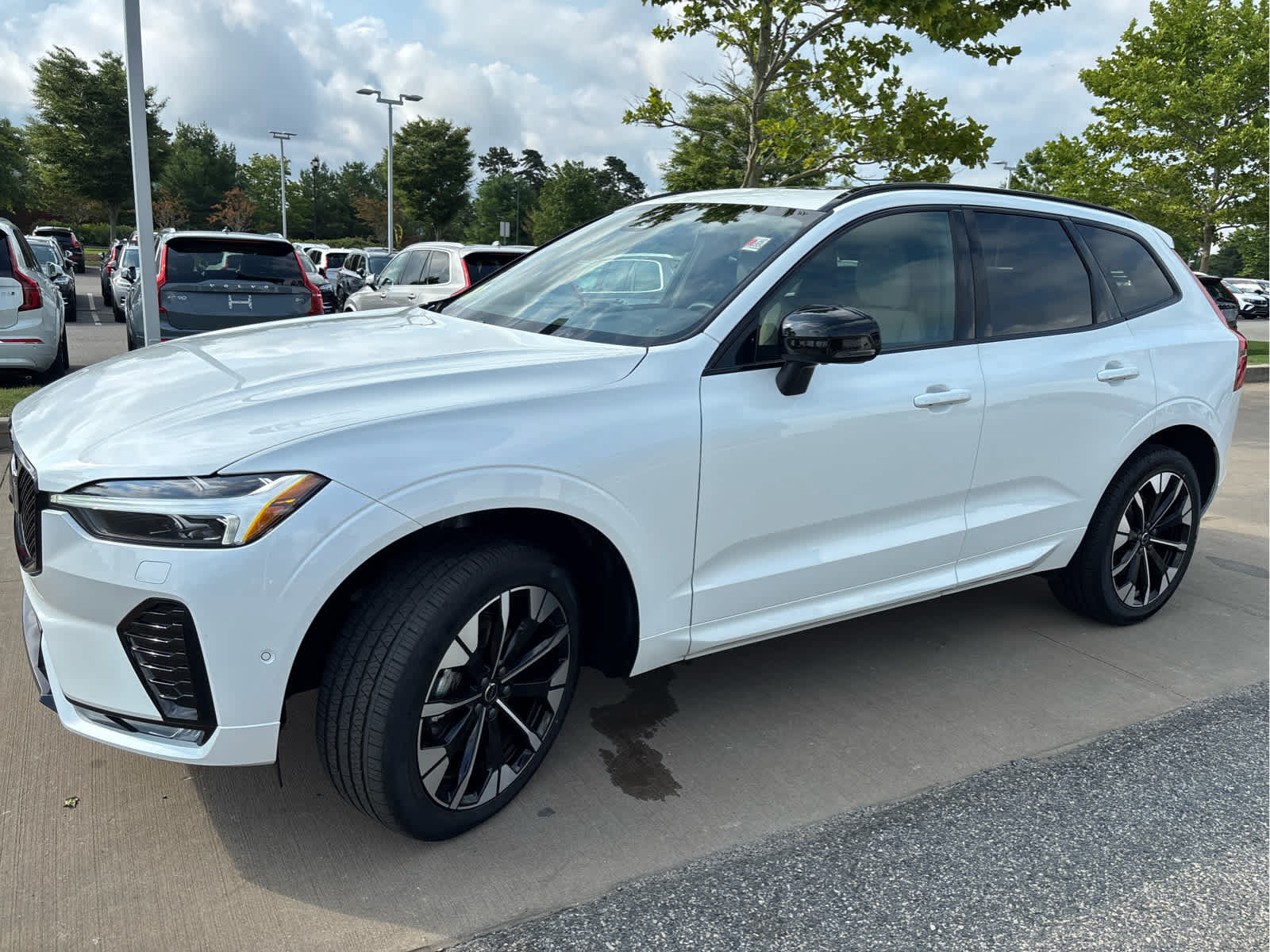 Used 2026 Volvo XC60 B5 Plus AWD/4WD image 6