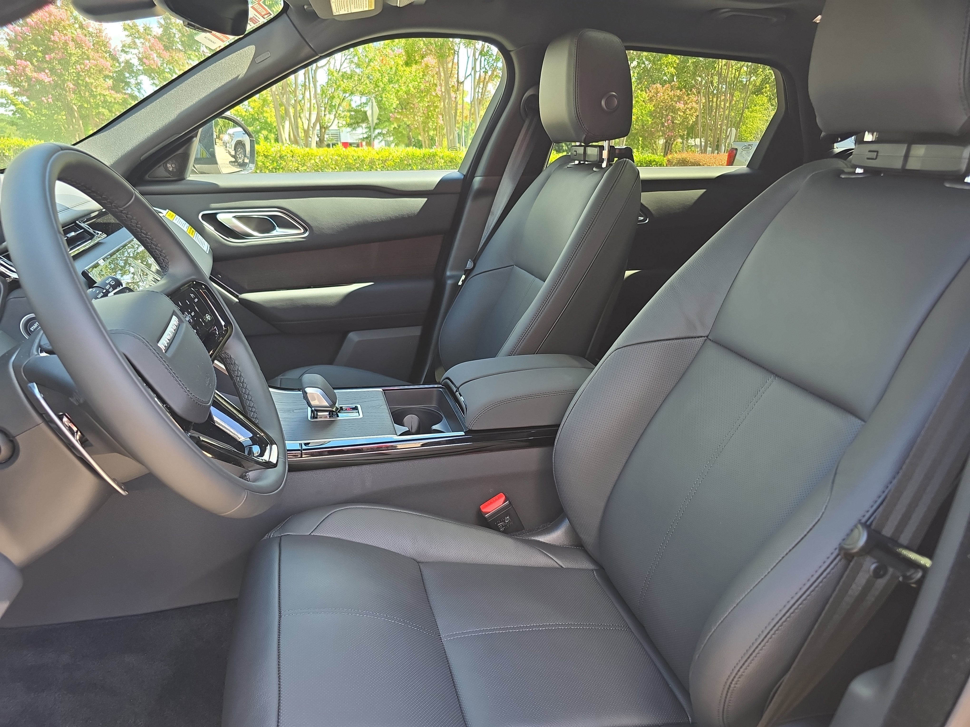 New 2026 Land Rover Range Rover Velar Dynamic SE image 15