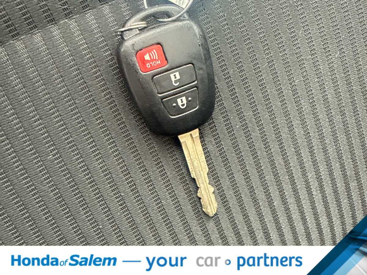 Used 2013 Toyota RAV4 XLE AWD/4WD image 20