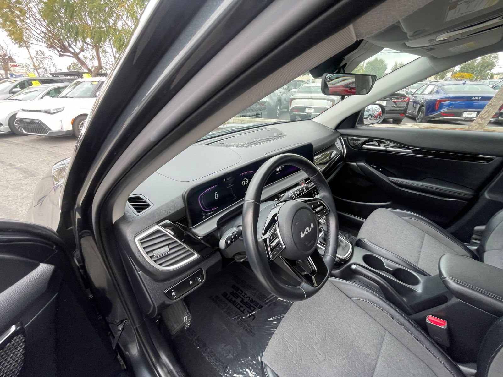 Used 2025 Kia Seltos S image 36