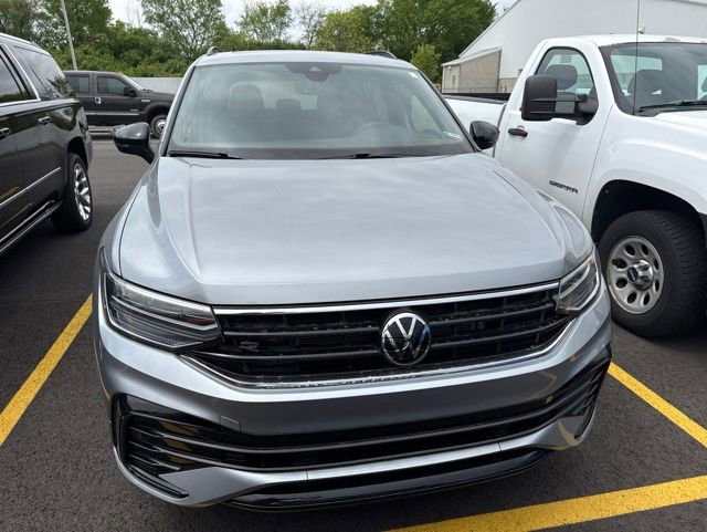 Certified 2023 Volkswagen Tiguan SE R-Line AWD/4WD image 10
