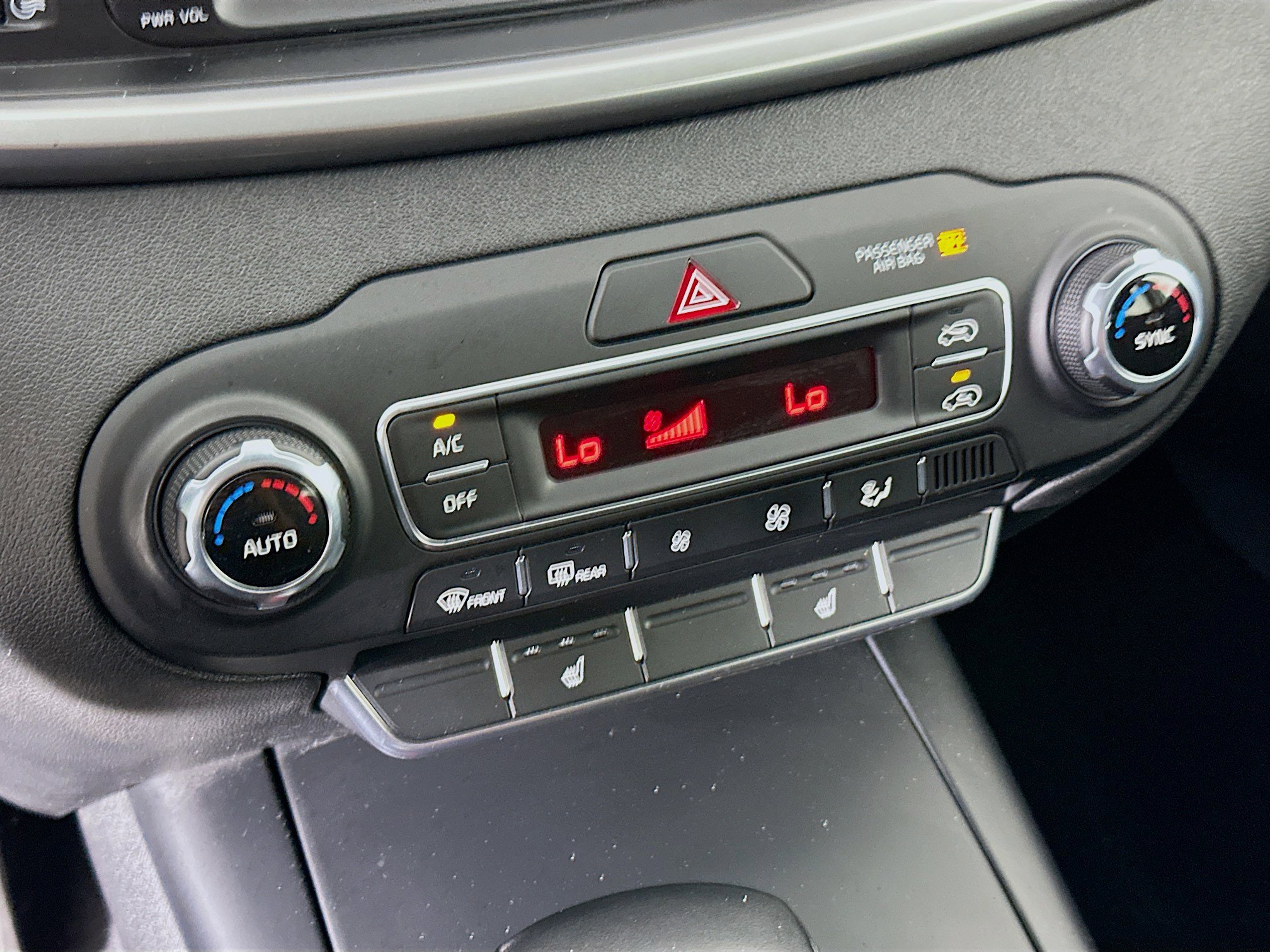 Used 2019 Kia Sorento LX w/ LX Convenience Package image 23