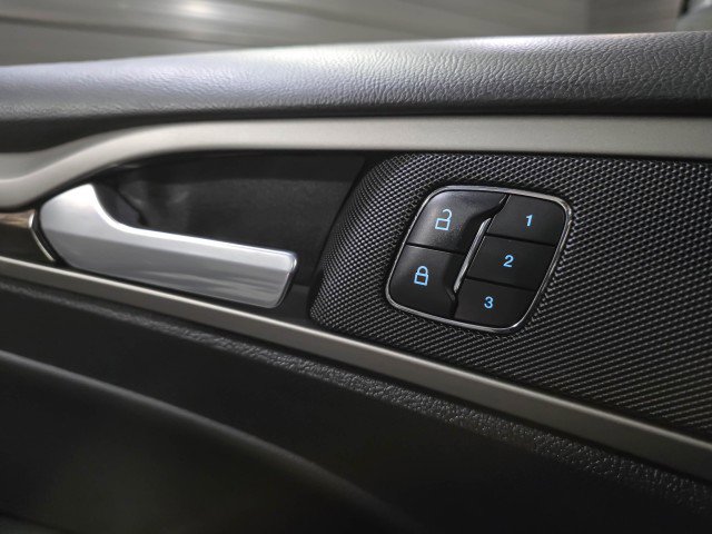 Used 2016 Ford Fusion SE w/ Equipment Group 202A image 31