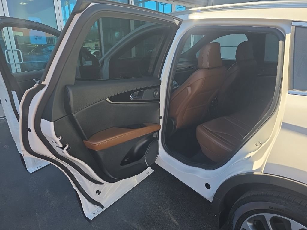 Used 2023 Lincoln Nautilus Reserve w/ Luxury Package image 28