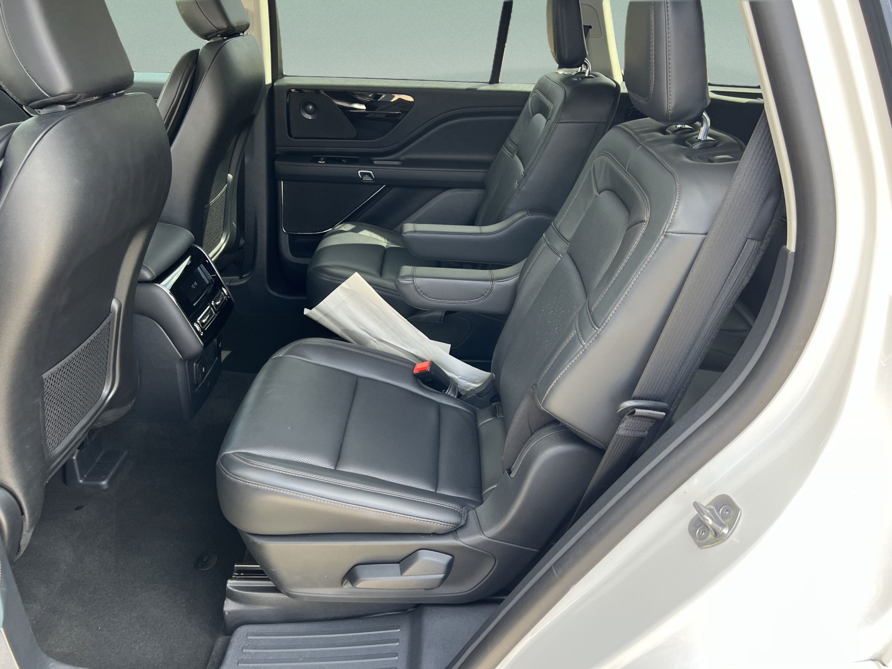 New 2026 Lincoln Aviator Reserve w/ Jet Appearance Package RWD image 22