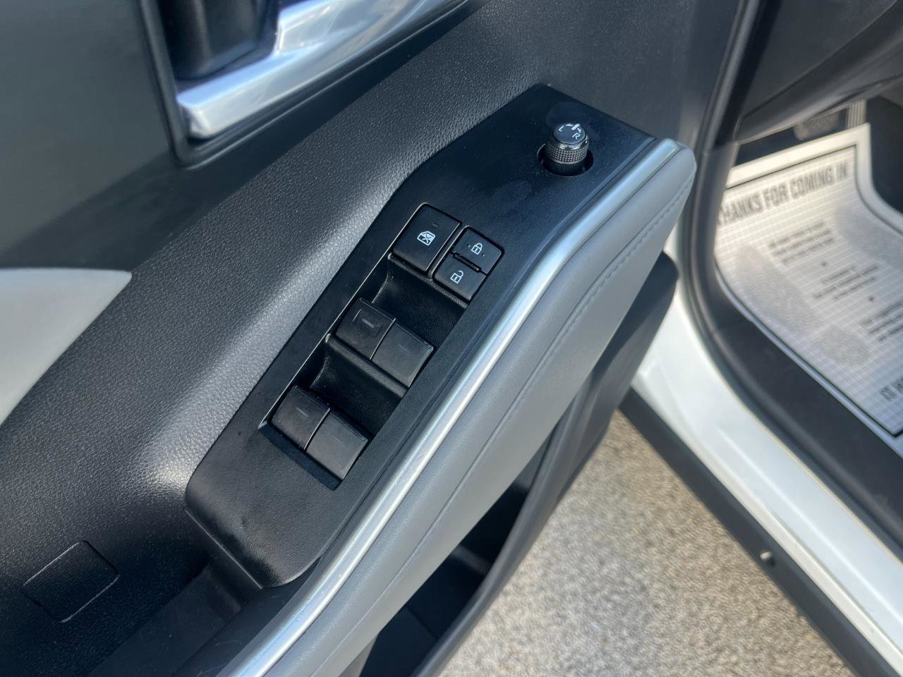 Used 2022 Toyota Highlander XLE AWD/4WD image 27