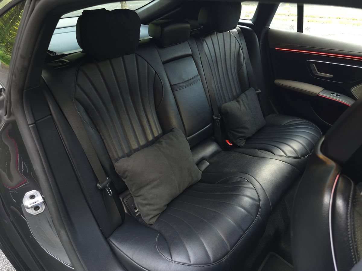 Used 2022 Mercedes-Benz EQS 580 4MATIC Sedan w/ Exclusive Trim Package image 18