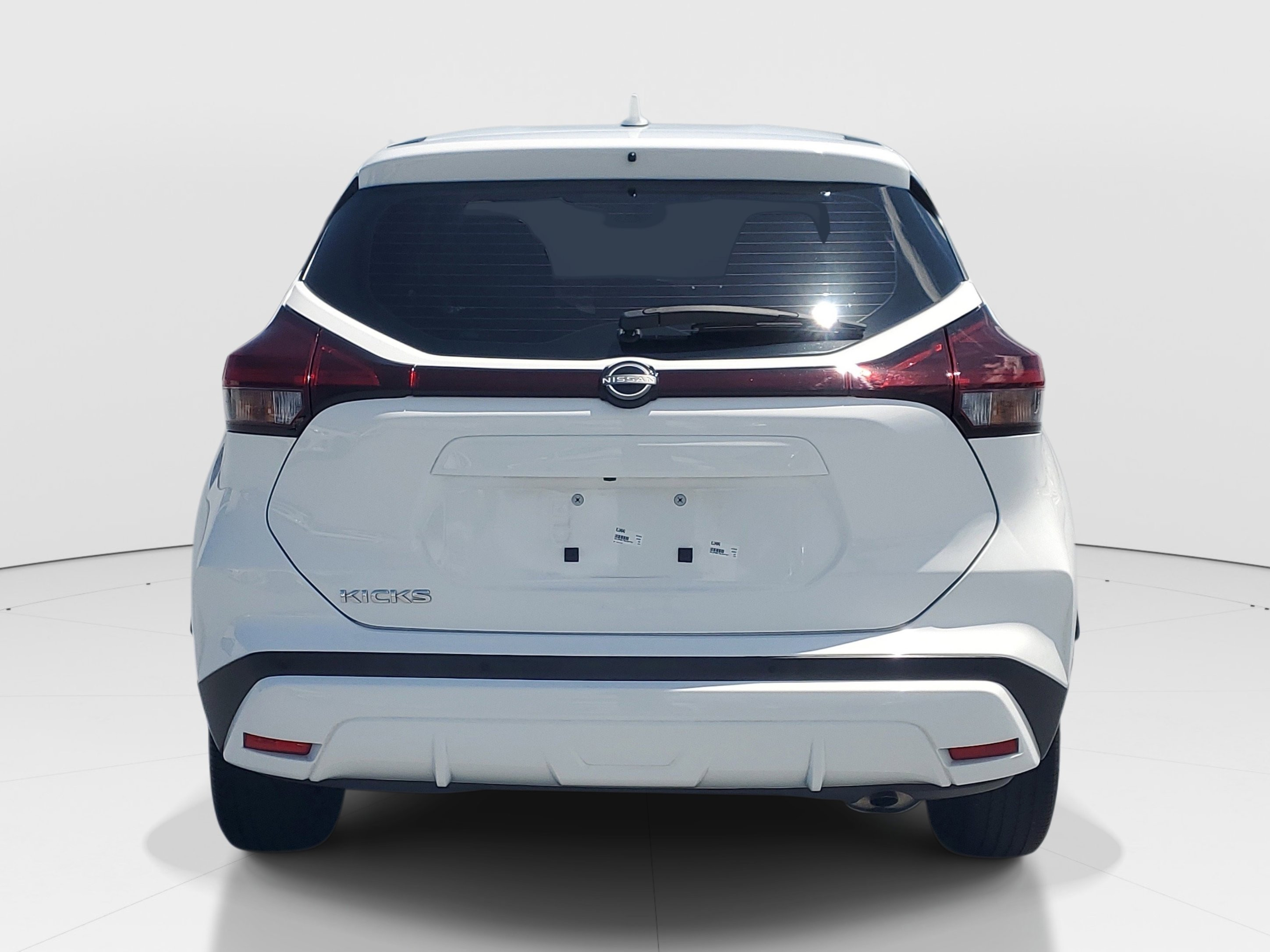 Used 2022 Nissan Kicks S FWD image 6