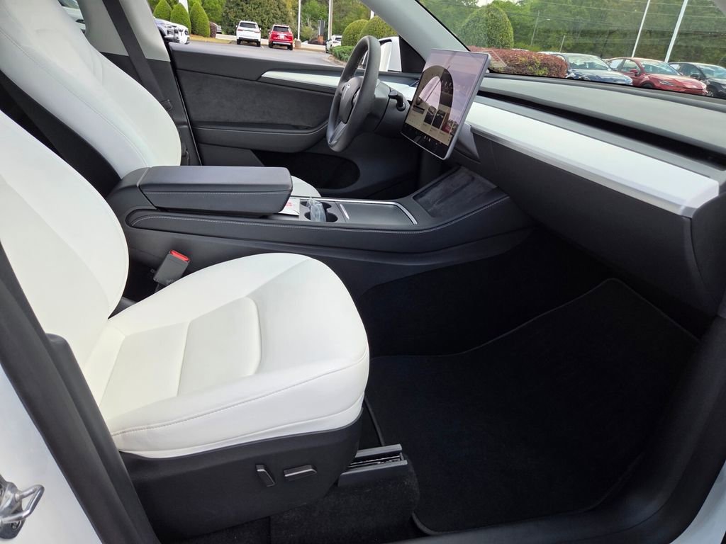 Used 2024 Tesla Model Y Long Range image 17