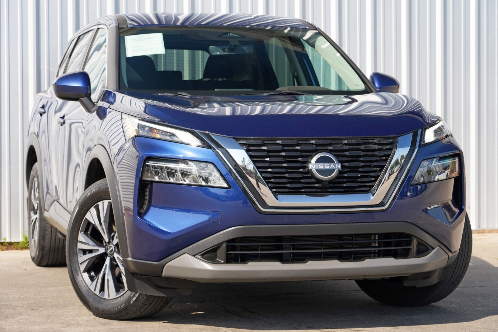 Used 2023 Nissan Rogue SV FWD image 2