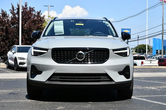Certified 2026 Volvo XC40 B5 Plus AWD/4WD image 2