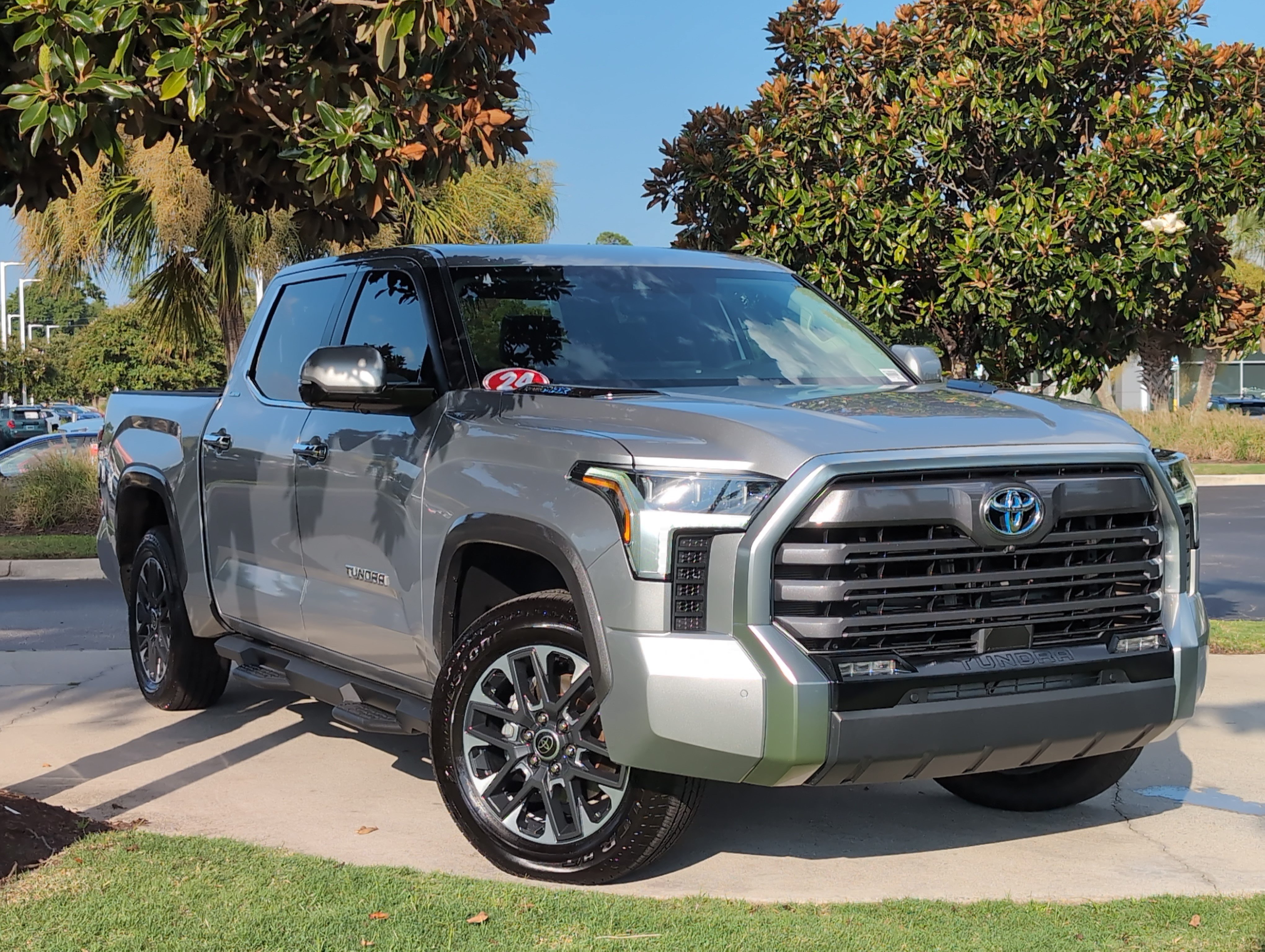 Used 2024 Toyota Tundra Limited AWD/4WD image 2