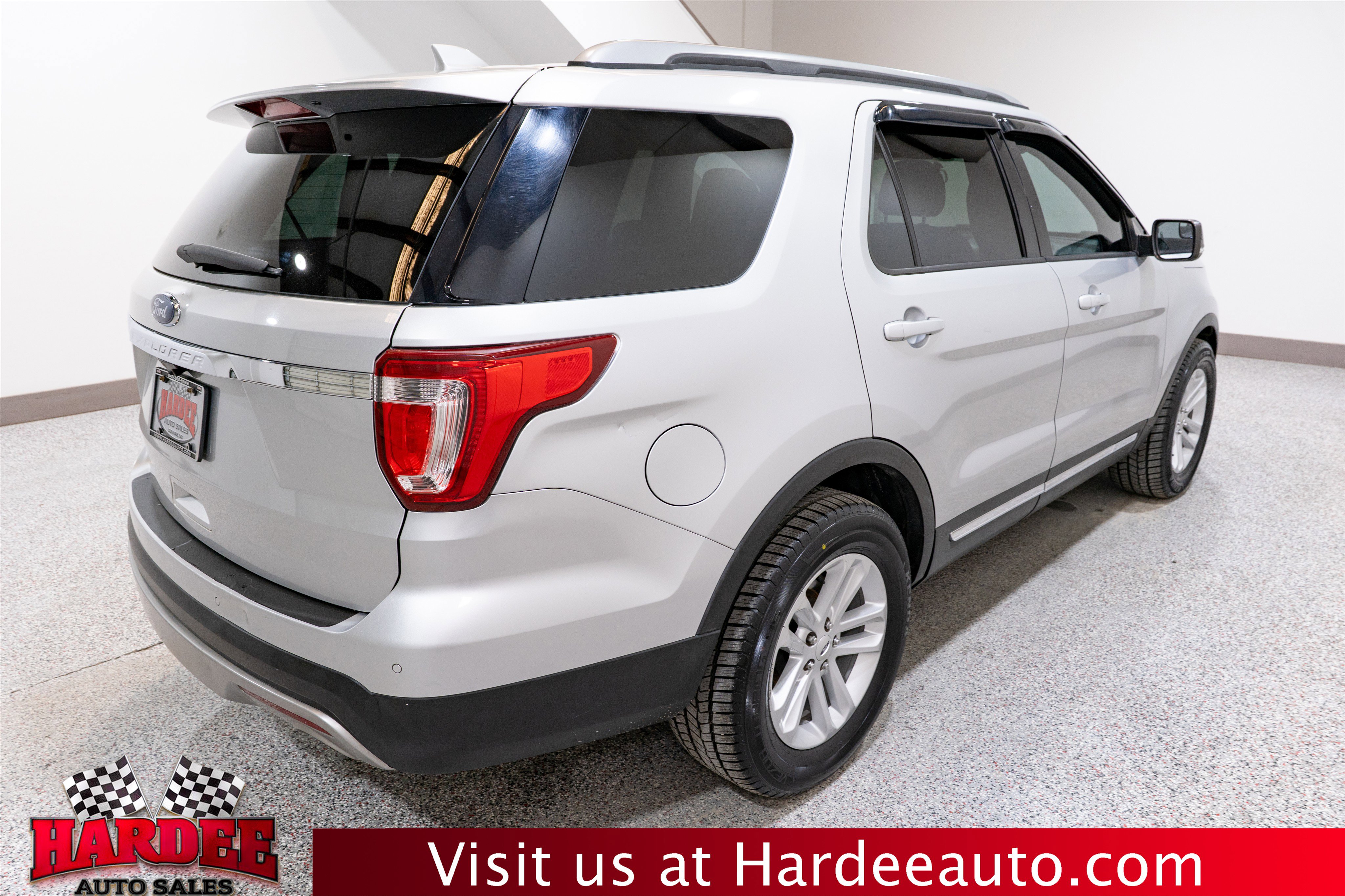 Used 2017 Ford Explorer XLT FWD image 5
