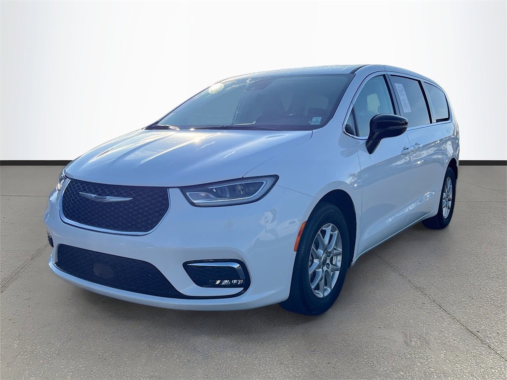 Certified 2024 Chrysler Pacifica Touring-L image 3