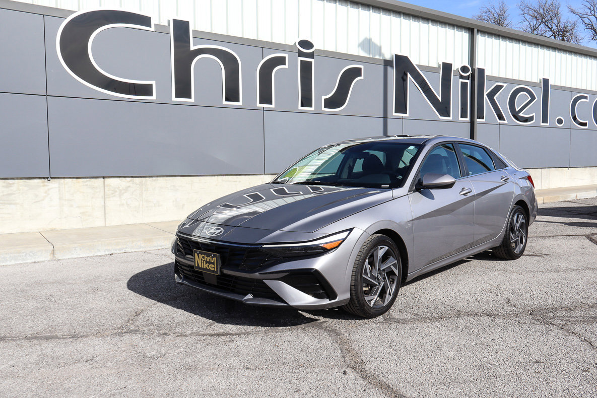 Used 2025 Hyundai Elantra SEL FWD image 1