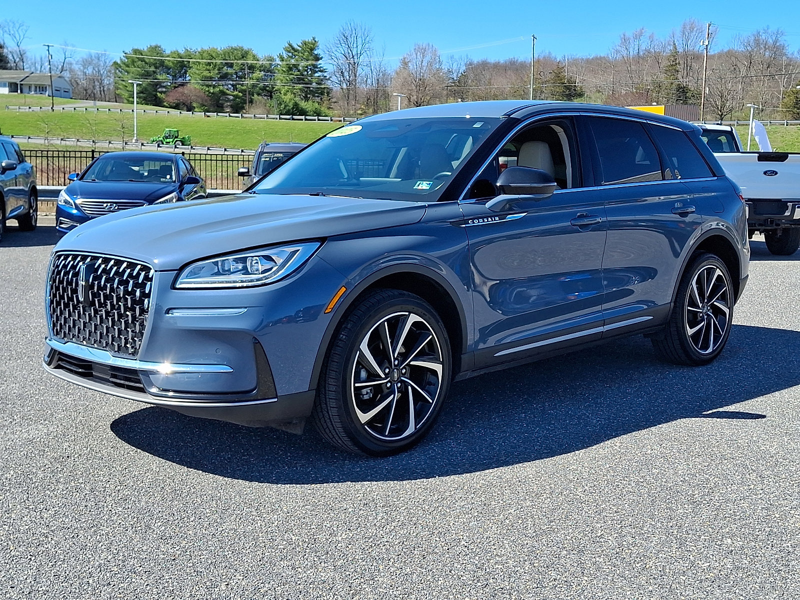 Used 2025 Lincoln Corsair Reserve image 3
