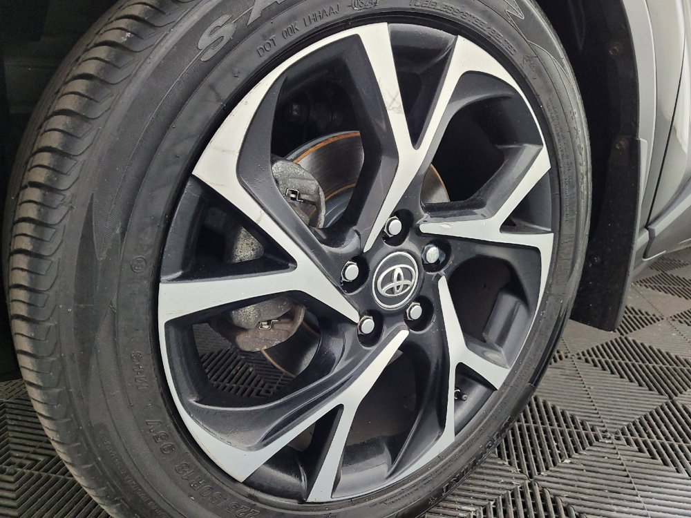 Used 2019 Toyota C-HR XLE image 31