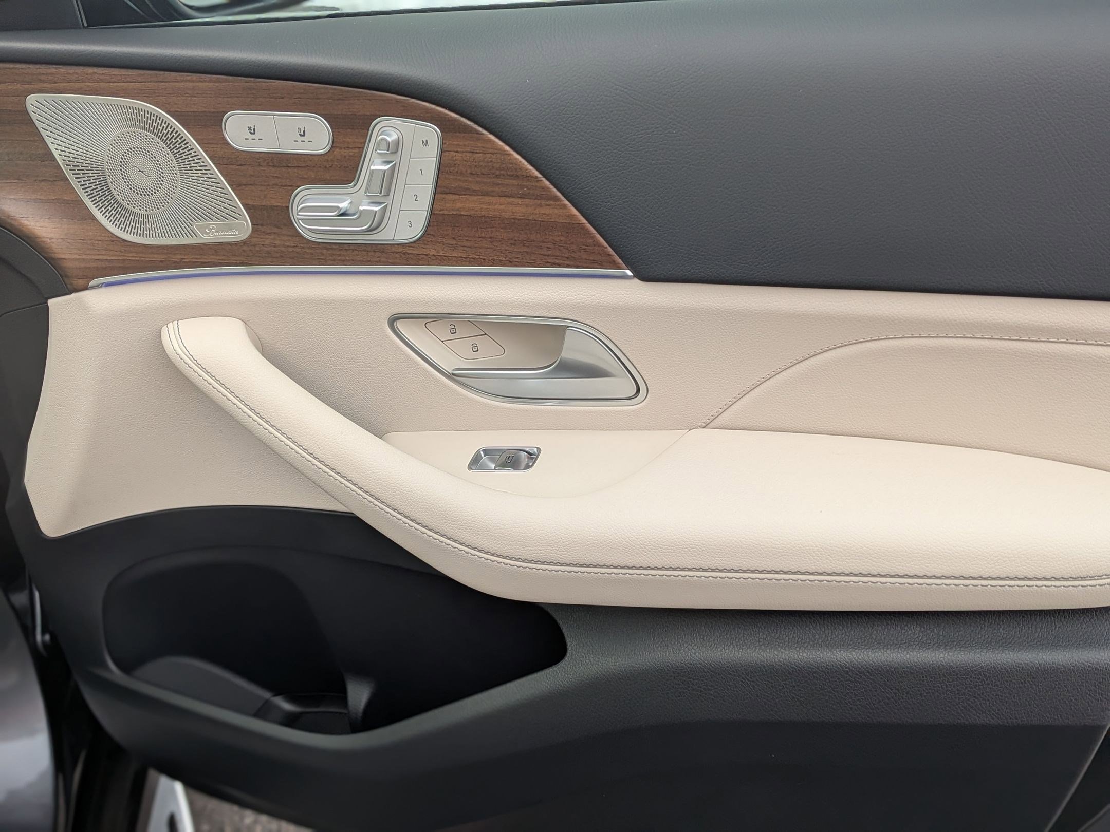 Certified 2025 Mercedes-Benz GLS 450 4MATIC image 41