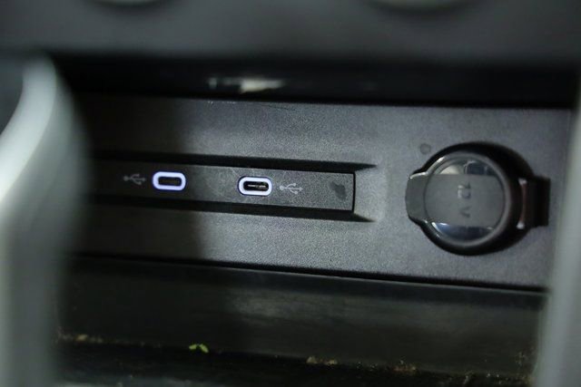 Certified 2022 Volkswagen Taos SE w/ Panoramic Sunroof Package image 22