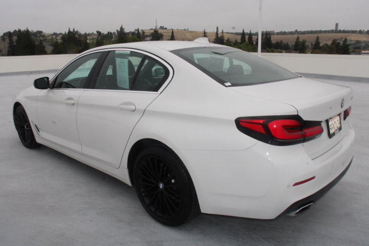 Used 2023 BMW 530i w/ Convenience Package RWD image 5