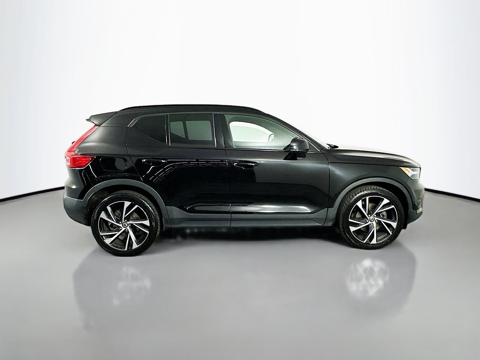 Used 2021 Volvo XC40 T5 R-Design w/ Advanced Package AWD/4WD image 8
