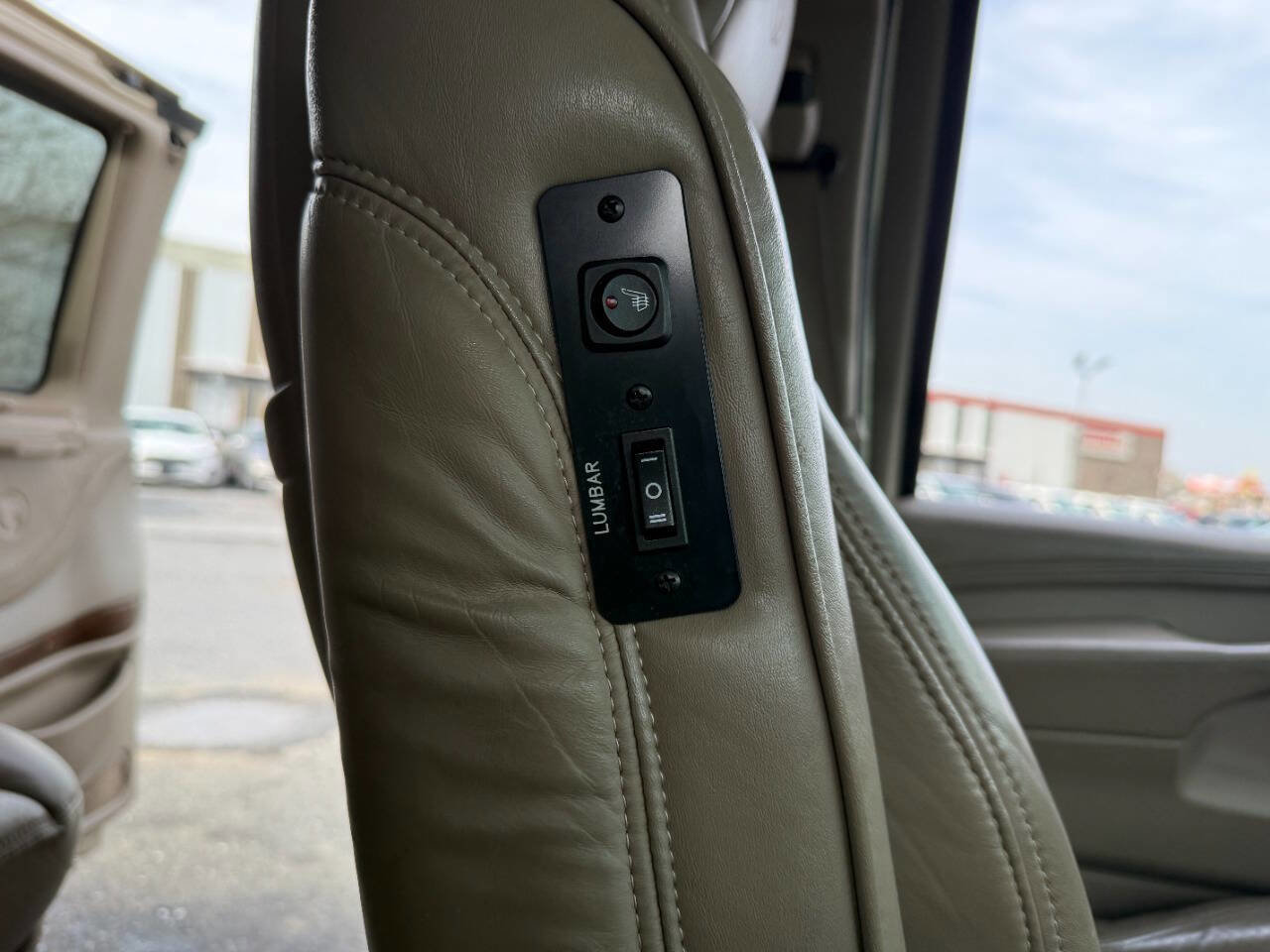 Used 2011 Chevrolet Express 1500 AWD image 16