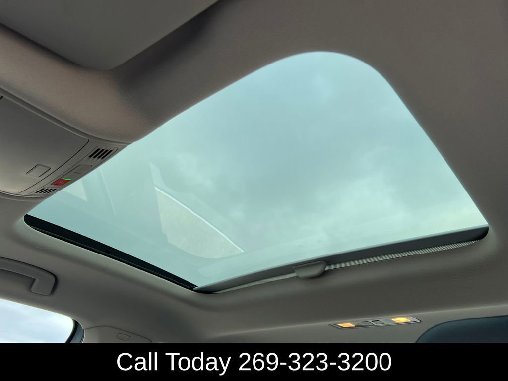 Used 2025 Volkswagen Jetta SEL image 6