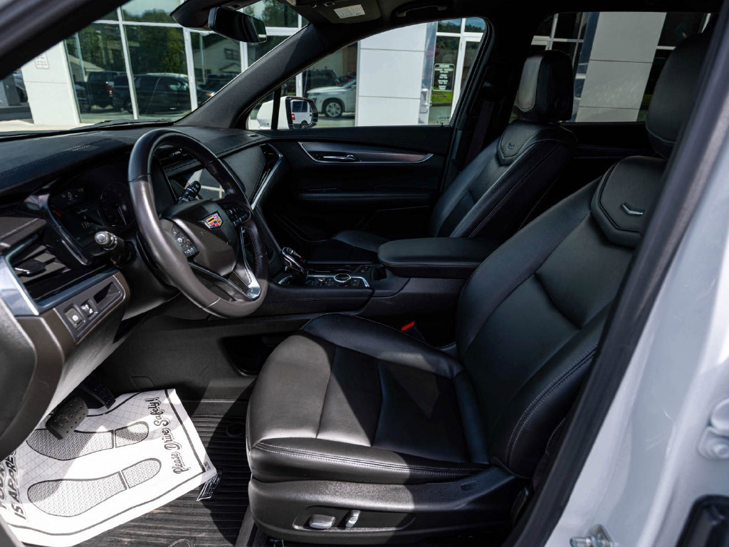 Used 2024 Cadillac XT6 Luxury w/ LPO, Floor Liner Package AWD/4WD image 26