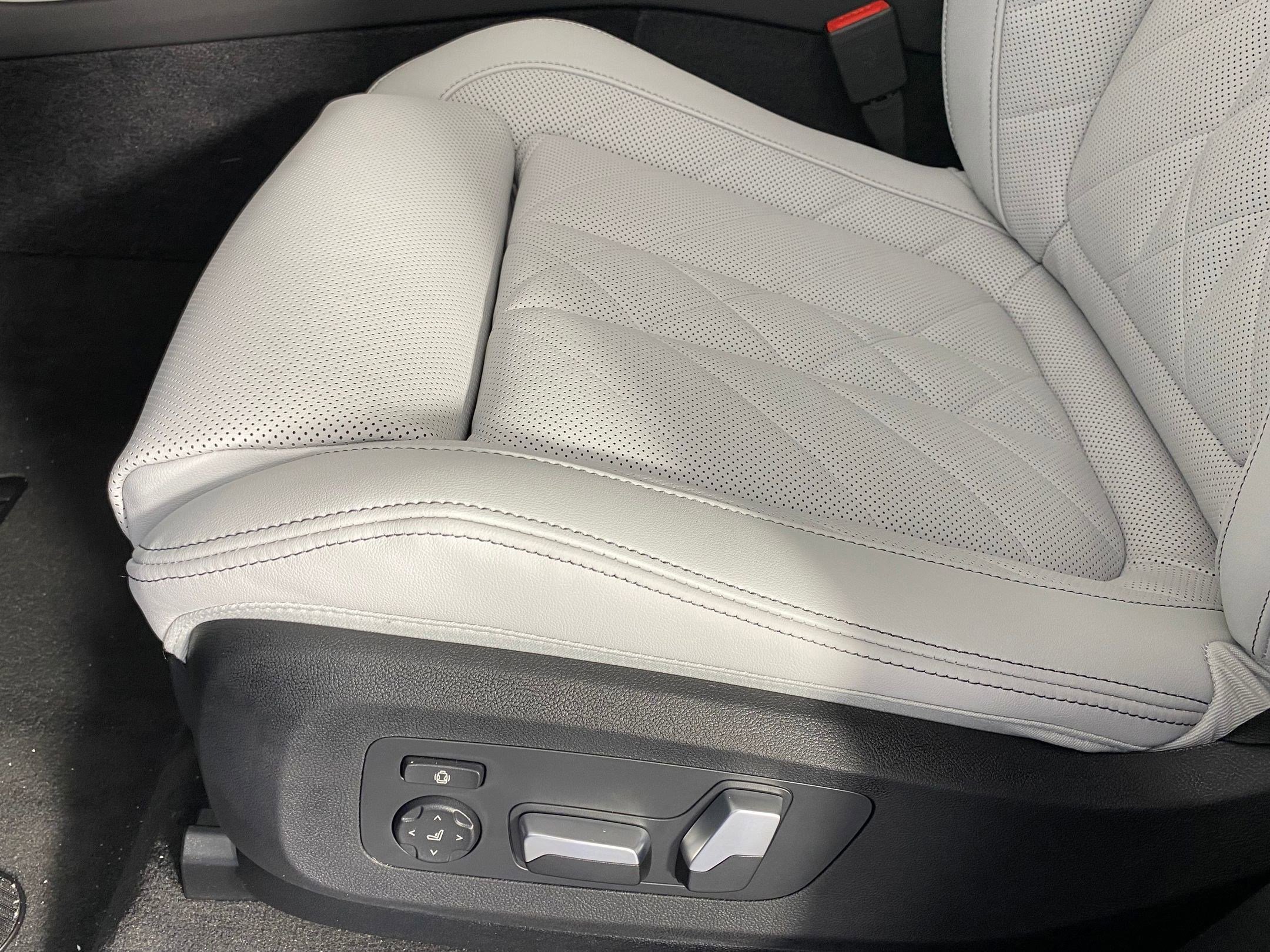 Used 2026 BMW X5 sDrive40i w/ Premium Package image 11