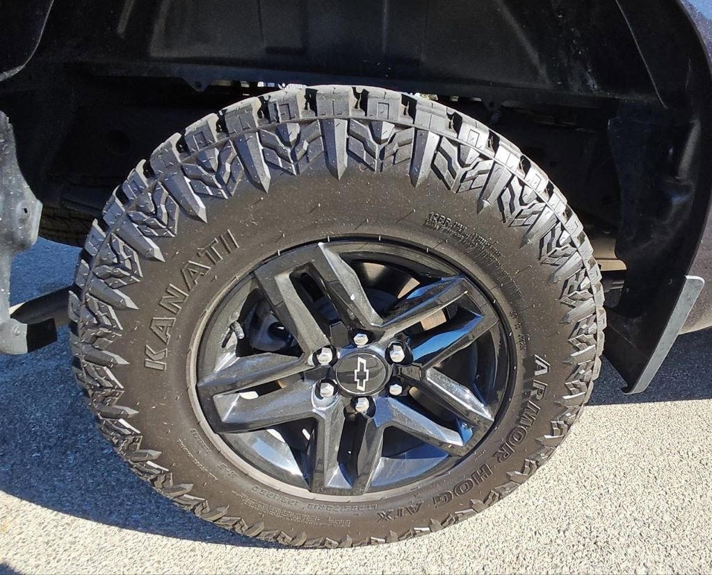 Used 2024 Chevrolet Silverado 1500 LT RWD image 2